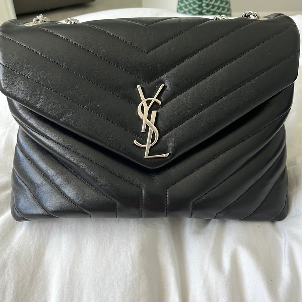 LOULOU MEDIUM CHAIN BAG IN SILVER "Y" LEATHER